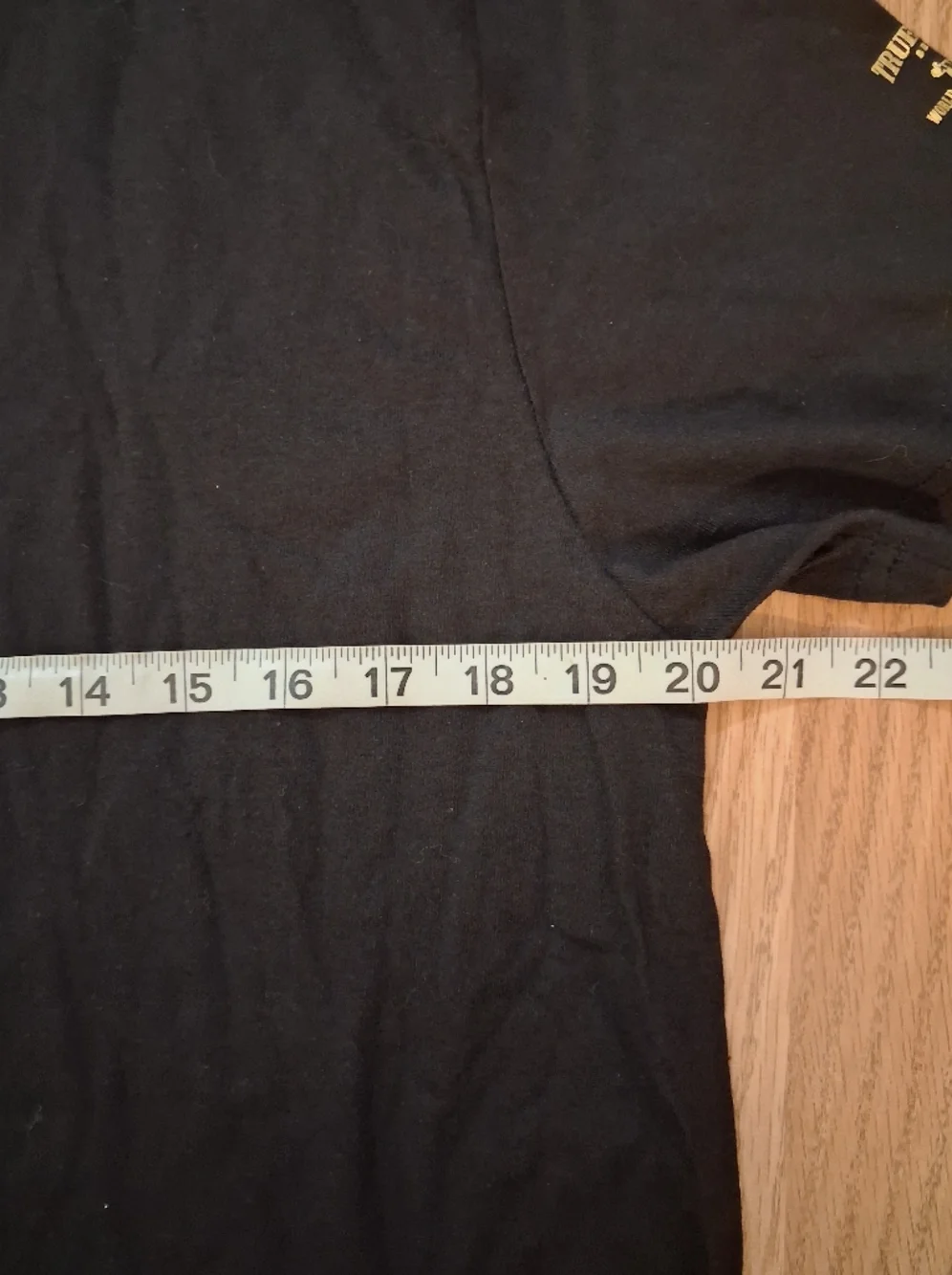 TRUE RELIGION short sleeve tee.  Mens.  Size Large.  Color: Black